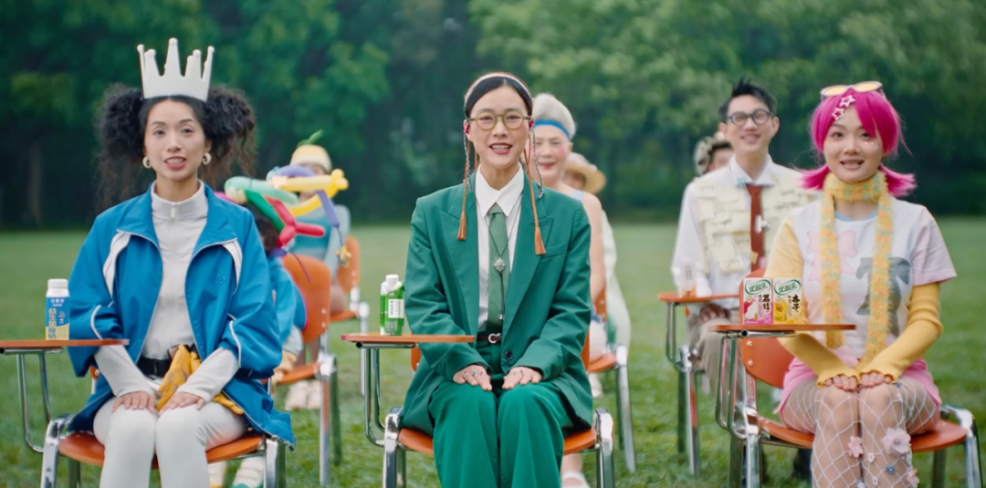 伊利品牌创意广告片《我们身上有春天》-传播蛙