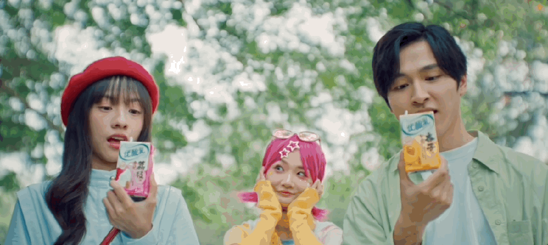 伊利品牌创意广告片《我们身上有春天》-传播蛙